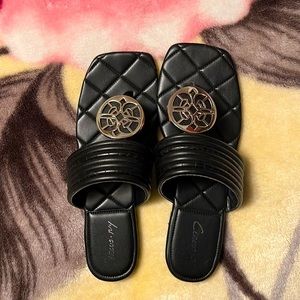 This shoes is an excellent shape only worn twice and nothing wrong with it.